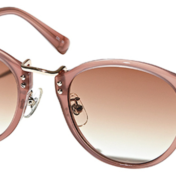 品よくフェミニンに仕上げる「ピンクベージュフレーム」【“難を隠して、華隠さず”のアラフィーサングラス】