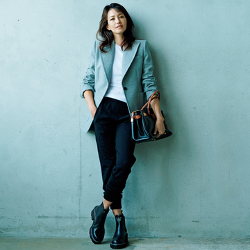 【黒ショートブーツ＆黒スニーカーコーデ4選】この秋の大人の足もとはこの2タイプで決まり！