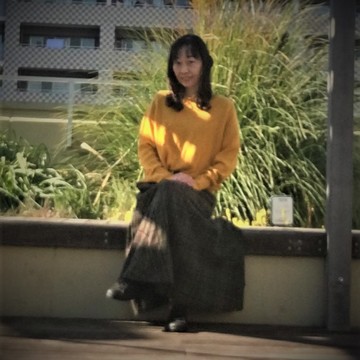 マスタード色のニット