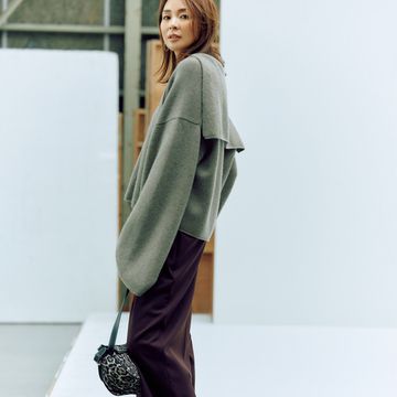 50代冬コーデのマンネリ打破！ メタリックカラーのブーツをアクセントに