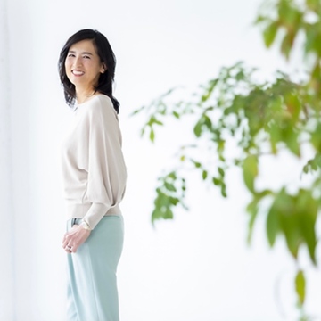 注目カラーの春コーデ