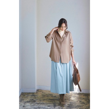 薄タートル×シャツのレイヤードで、温度調整しながらこなれ感アップ！気温19℃｜11/6(水)【50代の毎日コーデ】