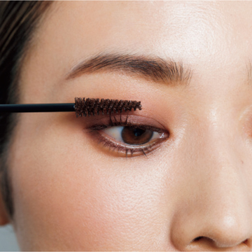 一気に秋めく「赤みブラウン」メイクをさらに引き立たせる、マスカラ&アイライナーはこれ！