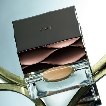 【大人のベストコスメ】＜美肌ファンデーション賞＞潤いとツヤのクリームファンデ