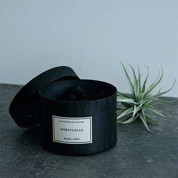 インテリアの名脇役「ルームフレグランス」センスのいいひとたちが選ぶ香りは？