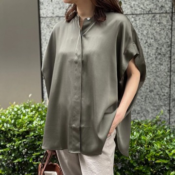 【50代 ブラウス】いちばん使える！ 1着で“涼やかエレガンス”を叶える『とろみブラウス』主役の品格コーデ20選