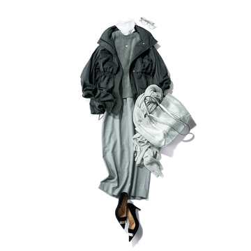 色の濃淡と素材感でメリハリをつけたモードなグレーコーデ。気温18℃｜3/10(金)【50代の毎日コーデ】