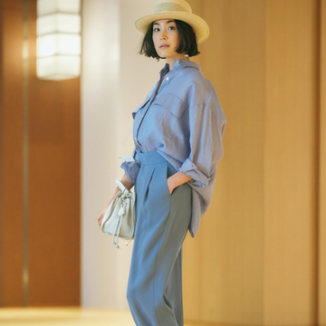 50代女性に似合う、甘くない春のきれい色パンツ3選【春、注目したい「優美なパンツ」】