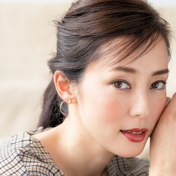 一気に上品華やかオーラを放つ「赤みブラウンリップ」【50代のリップ】