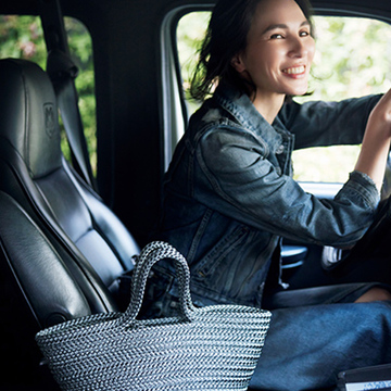 【2023年最新かごバッグ】日本限定の新色に注目「バレンシアガ」のかごバッグ