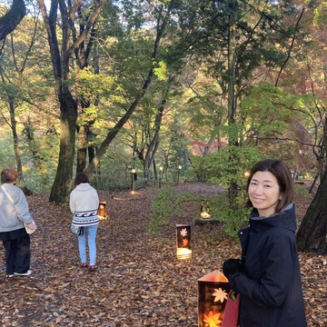 【秩父、長瀞】　SLに乗って行く紅葉と冬桜。秋と冬が混じり合う山間部へ