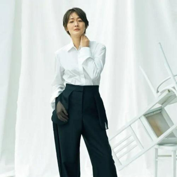 【富岡佳子が着こなすザ・ロウ4選】究極のミニマルが大人たちを惹きつける