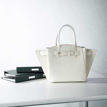 スーツスタイルに遊び心を。「トフ アンド ロードストーン」のお仕事バッグ