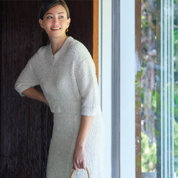 【大人に必要な着映えセットアップ】遊び心たっぷりのニットアップはオールホワイトでしゃれ見え