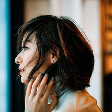 【富岡佳子 ファッションは私の生き方です。】耳もとにピアスがあるだけで気分が上がる