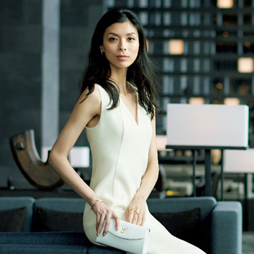 ロイヤルホワイトのセットアップで華やかに【ジャケット×ワンピーススタイル①】