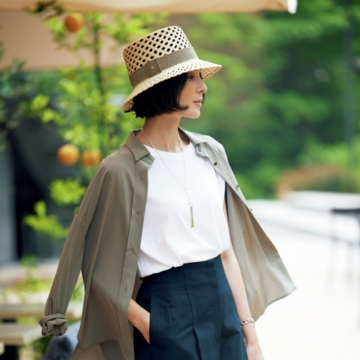 緻密な美しさを宿したエルメスのバケットハットで夏コーデを格上げ
