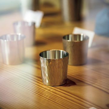 光の当たり方でいろいろな表情を見せる「錫の器」【“京の新名品”で暮らしを美しく】