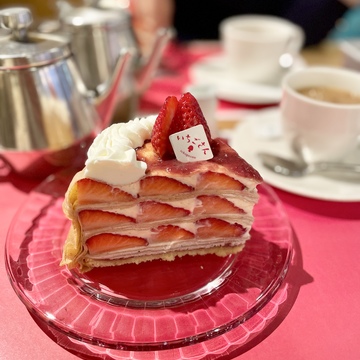 3/15までの期間限定「いちごさんカフェ」と「薬膳火鍋」でランチ&スイーツ