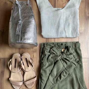 ZARAのカーキパンツは大正解