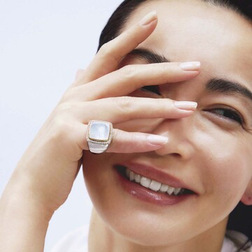 「フレッド」の色石リングでワンランク上のおしゃれを楽しむ【長谷川京子 初夏を照らす「ホワイトジュエリー」】