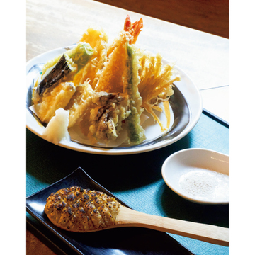 軽井沢で愛されるそばの老舗『蕎麦匠 きこり』は、一品料理も美味