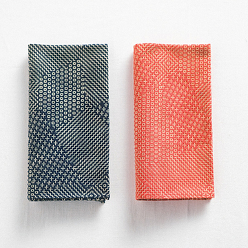 織物職人が再現する東北の伝統技法の刺子　光原社「紋刺子の小風呂敷」