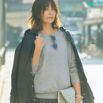 【徳原文子の“オールシーズン服”カタログ】50代におすすめ！　大人に似合う絶妙カラー“スウェット”