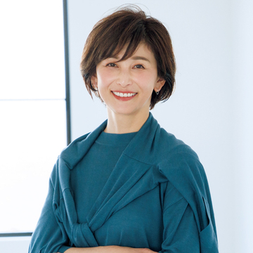 【50代髪型・ヘアスタイル】華やかな毛流れが素敵な“こなれショート”