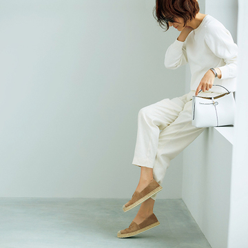 【50代の春ベージュ】小物を小さく効かせれば品が漂う「リトルベージュ」