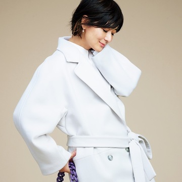 ノーブルなホワイトが魅力。ステラ マッカートニーのコート【富岡佳子 一目置かれるコートで、街へ】