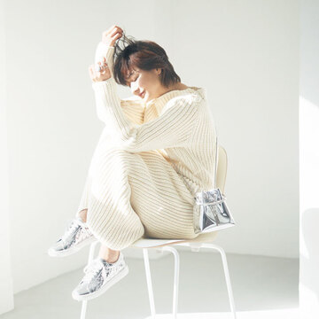 【富岡佳子「おしゃれの冒険の旅」vol.2】硬質なシルバーと柔らかいニットとの出会い