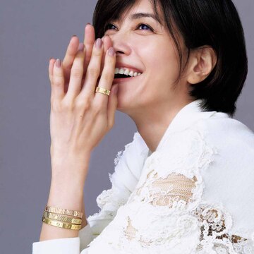 重ね着けで奥行きが生まれる「カルティエ」新作ブレスレット＆リング【内田有紀×秋色に映えるゴールドジュエリー】