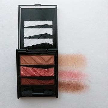 ブラウンだけじゃない！　大人の目もとを軽やかに彩る春色パレット