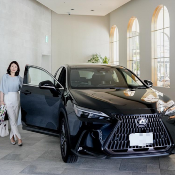 【エクラ 華組の愛車拝見！vol.3】小林五月子さん「気に入りすぎて、３台目のレクサス。NXは２台連続で乗っています！」