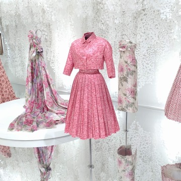 「クリスチャン・ディオール 夢のクチュリエ」展へ