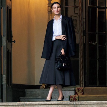 黒を選んでシックに着こなす！ヒロイン気分高まる「サーキュラースカート」