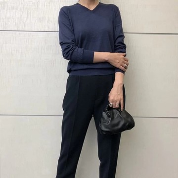 【50代からの一生ものニット】村山佳世子×SLOANE Vネックニットを着比べ! バイヤーT編