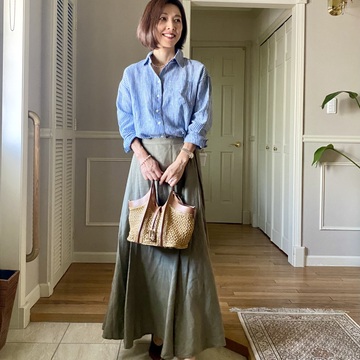 リネンのシャツのオンオフコーデ