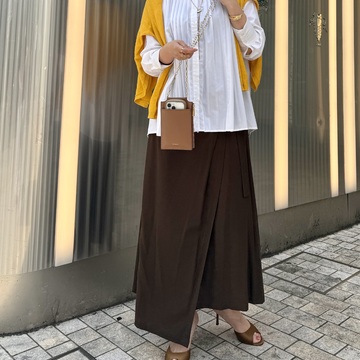 スマホウォレットバッグはゴールドチェーン付きで華やかに♡