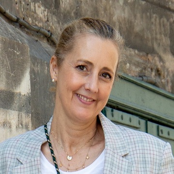 【パリ・ジュエリースナップ】上品な重ね付けが得意なパリマダムをチェック！