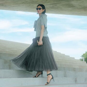 秋に向けて取り入れたい“ビターブラウン”のプリーツスカート