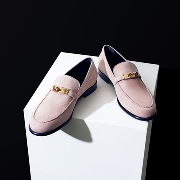 【秋先取りファッション2選】エルメスのローファーとジル サンダーのスモックブラウス