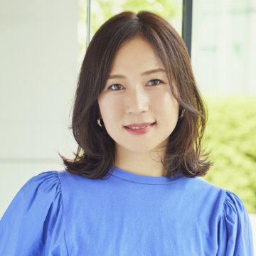 50代に人気のくびれミディアムできゅっと理想的な小顔印象に！【50代髪型・ヘアスタイル】