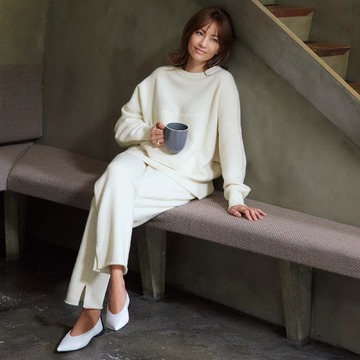 週末のリラックススタイルに最適！「PROTAGONISTA」のカシミヤ混ニット＆パンツ