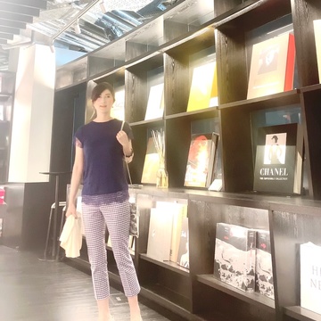 zaraの優美なブルートップス