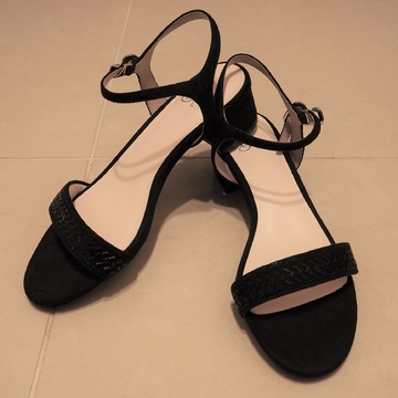 新しい靴を買って春を待つ