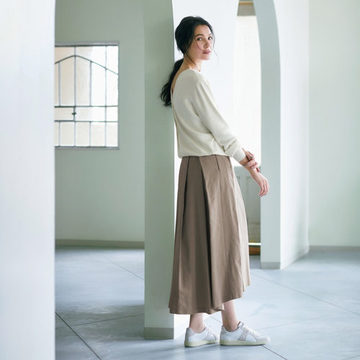 人気スカートをグレージュで別注！ Jマダムを素敵に見せるタックフレアスカート