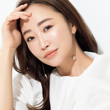 【50代のためのブライトニングコスメ】神崎恵さんの“響く”ブライトニングケア拝見