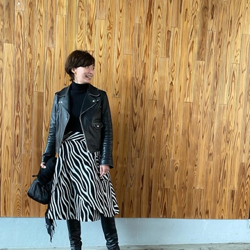 タンスの肥やしが蘇る“黒コーデ”